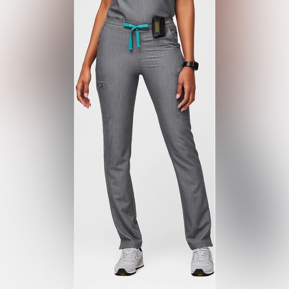 FIGS Women's Yola Skinny Scrub Pant Graphite size L/P